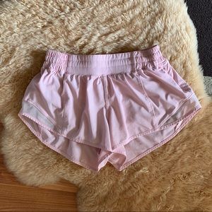 ❌SOLD❌Lululemon Hotty Hot Shorts 2.5” - Dusty Pink